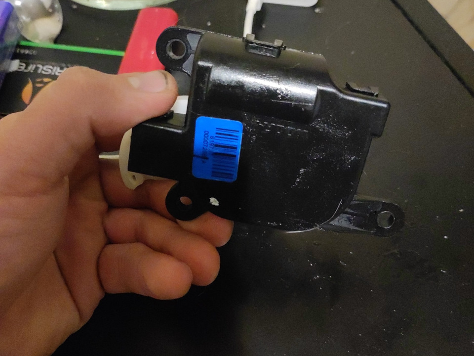 21920-8118010-619797 woory Привод заслонки рецеркуляции, отремонтировал. Кстати, такие приводы на Kia, Hyundai устанавливались. — Lada Гранта Лифтбек (2G)