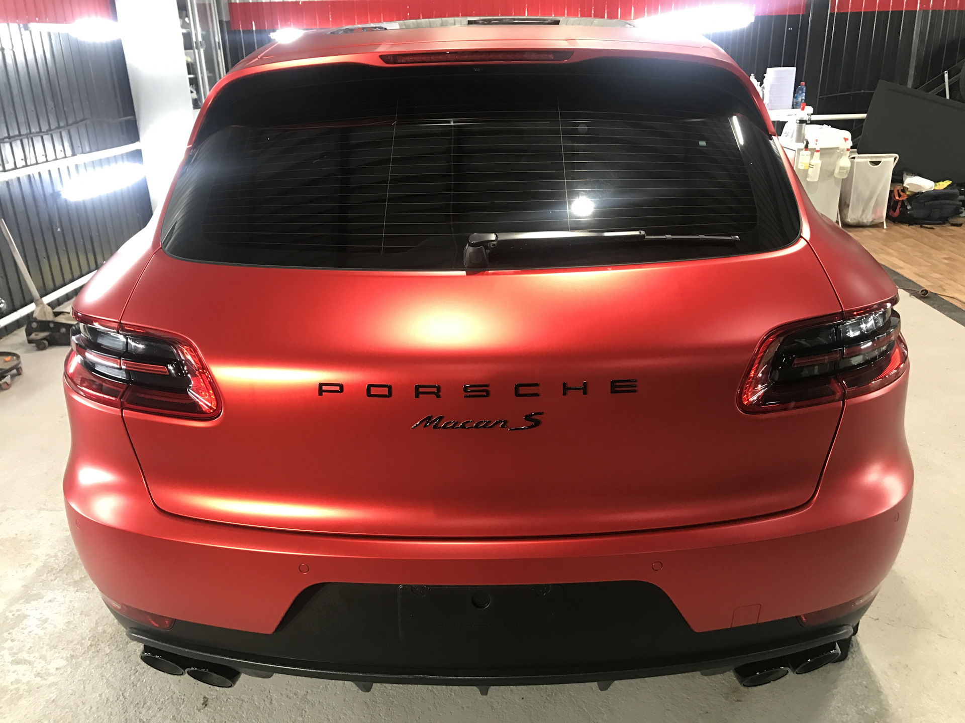 porsche macan красный матовый