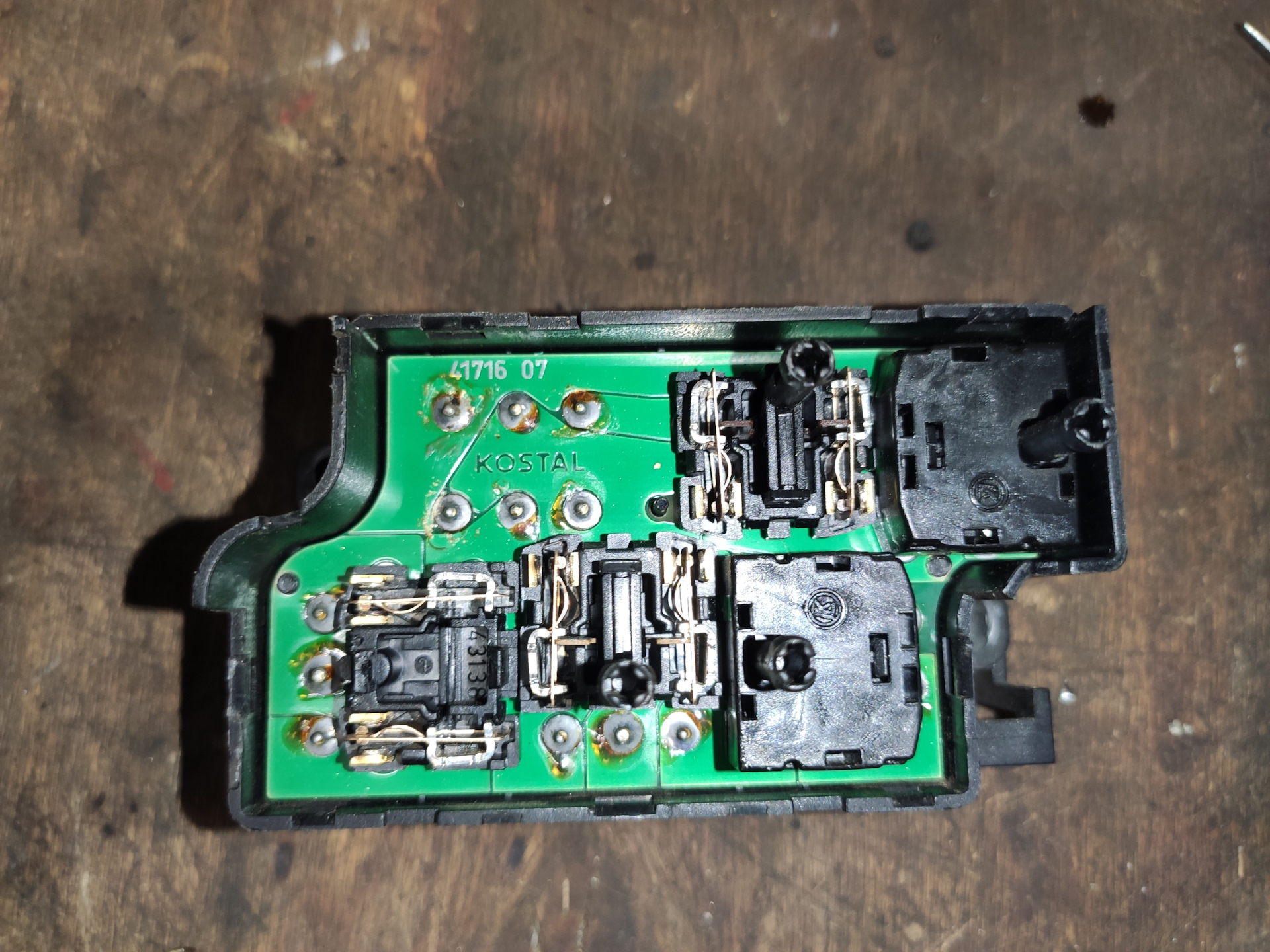 Ремонт блока управления сидений. W212 сломался блок регулировки управления сиденья. Ремонт блока управления сидений. Ремонт блока abr w220. Сидение w210 управление.