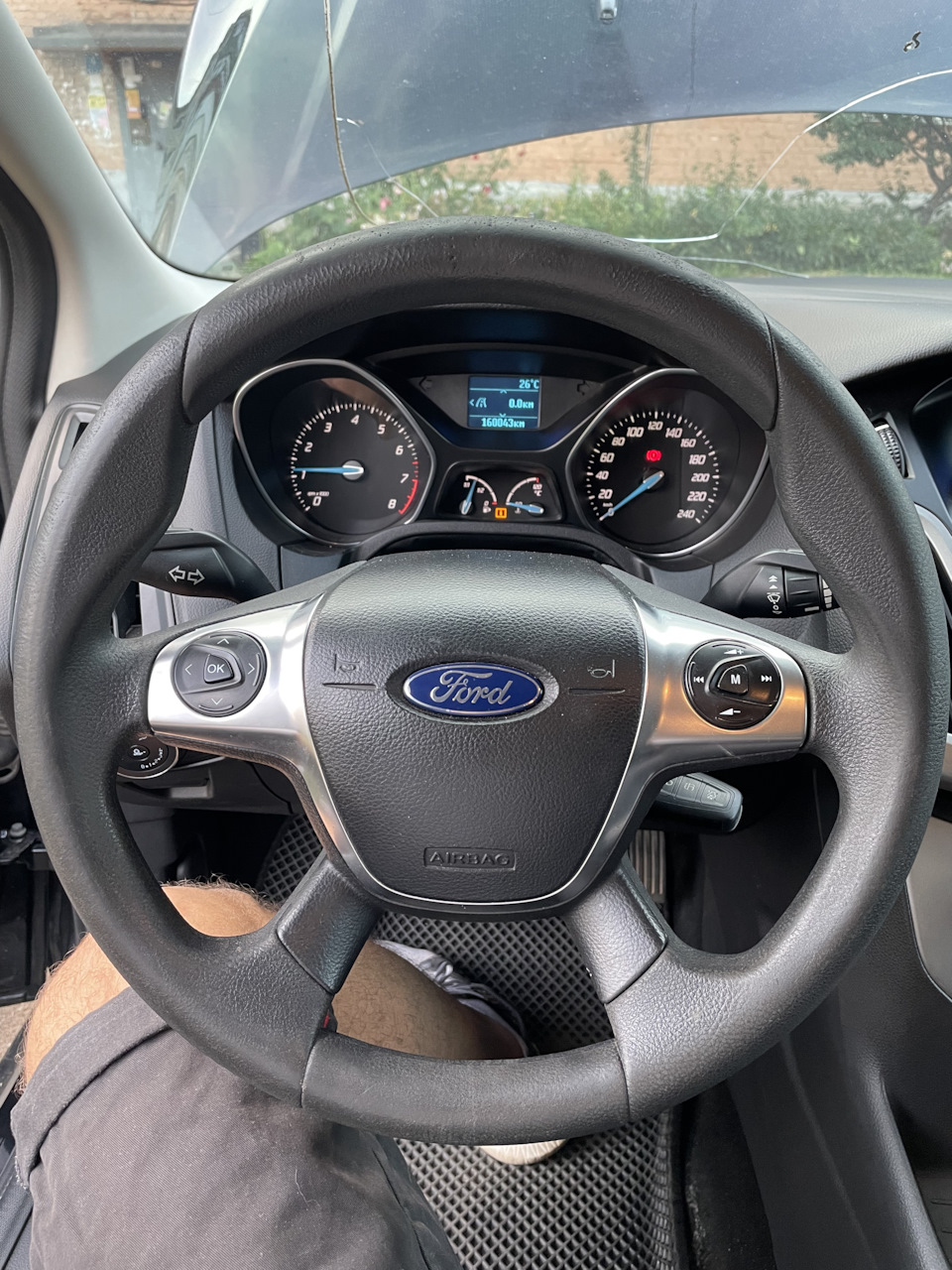 Руль в кожу — Ford Focus Hatchback III, 1,6 л, 2011 года | стайлинг ...