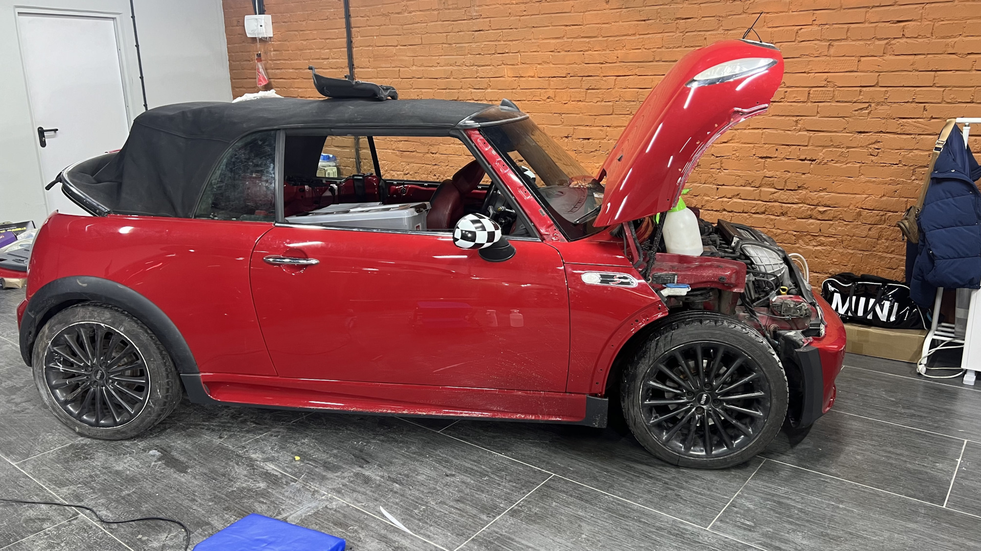 Установка крыши — MINI Cabrio S Mk I, 1,6 л, 2006 года | своими руками |  DRIVE2