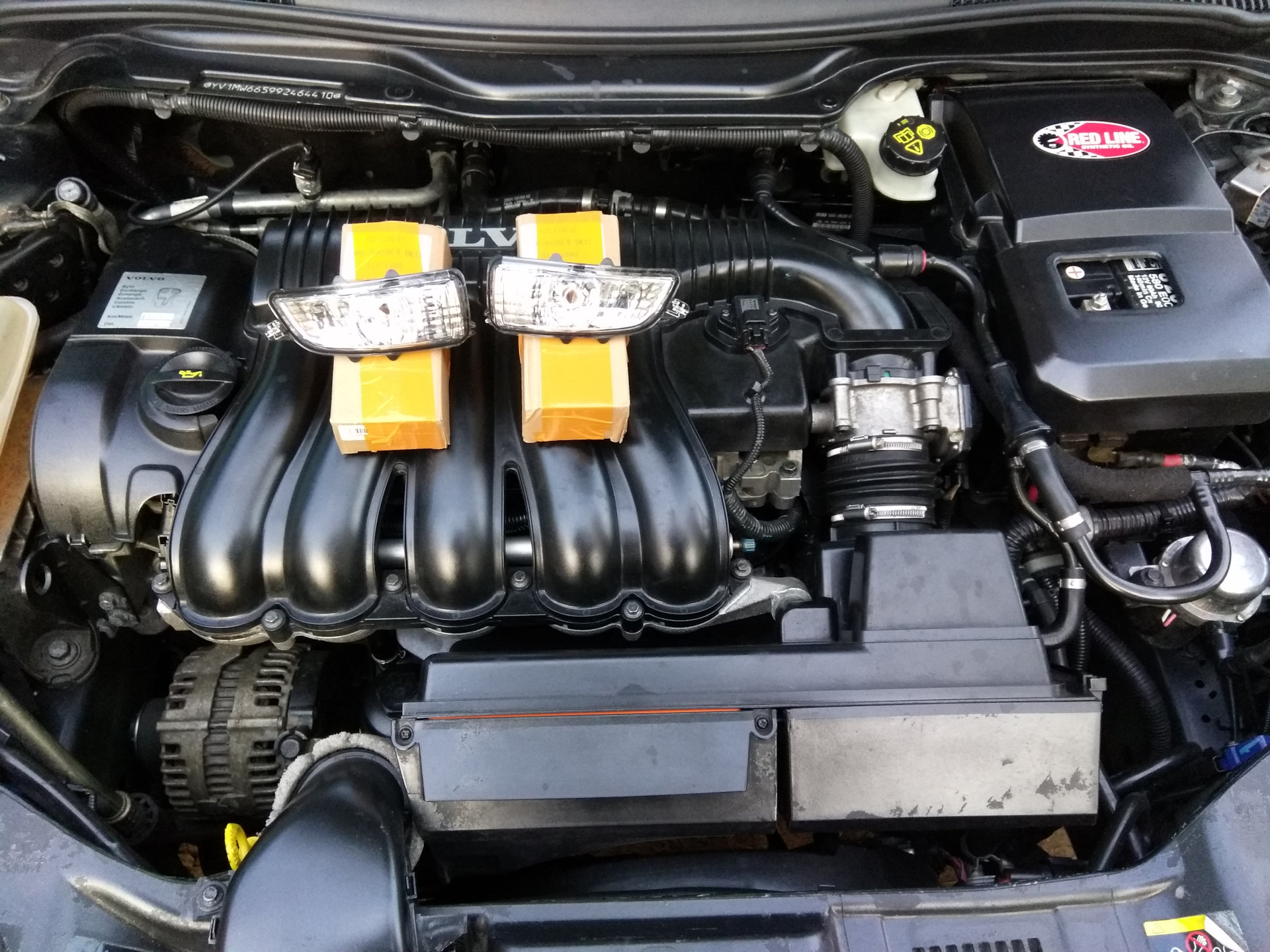 Замена лампочек боковой подсветки в зеркалах. — Volvo V50, 2,4 л, 2009 ...