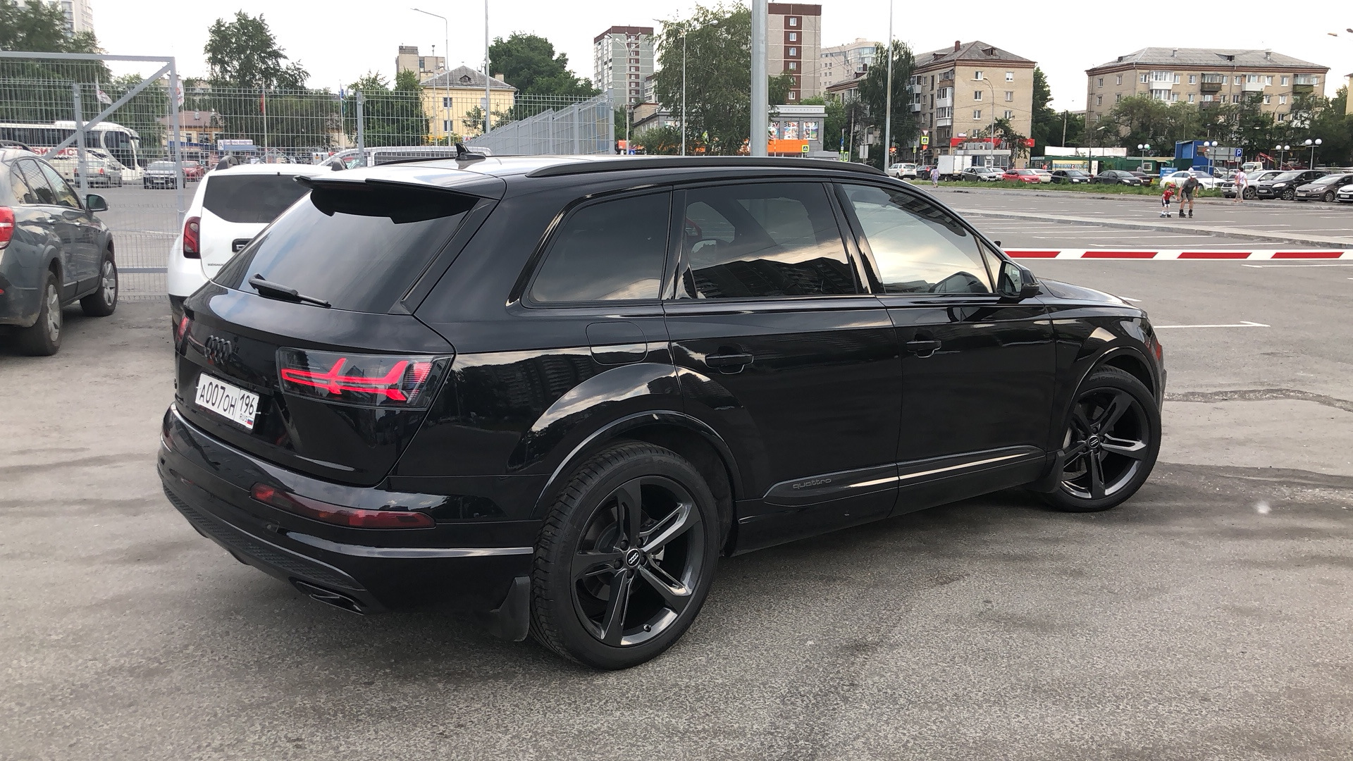 7 black. Audi q7 2017 Black. Audi q7 r21 Black. Audi q7 черные диски. Audi q7 2017 диски.