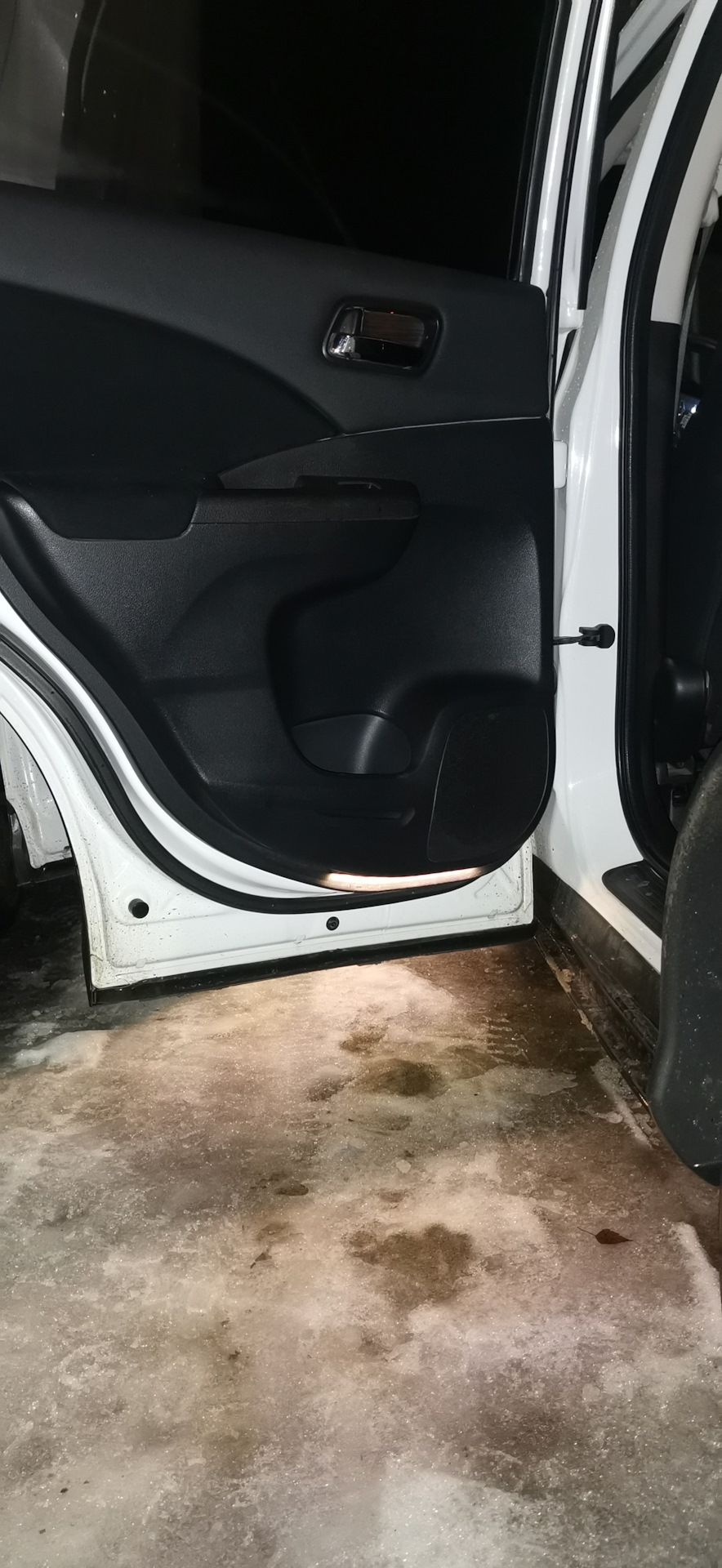 Вежливая подсветка при открытии дверей — Honda CR-V (RM), 2 л, 2013 ...