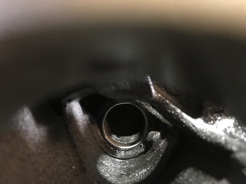 Вкладыши на месте — Mitsubishi Airtrek