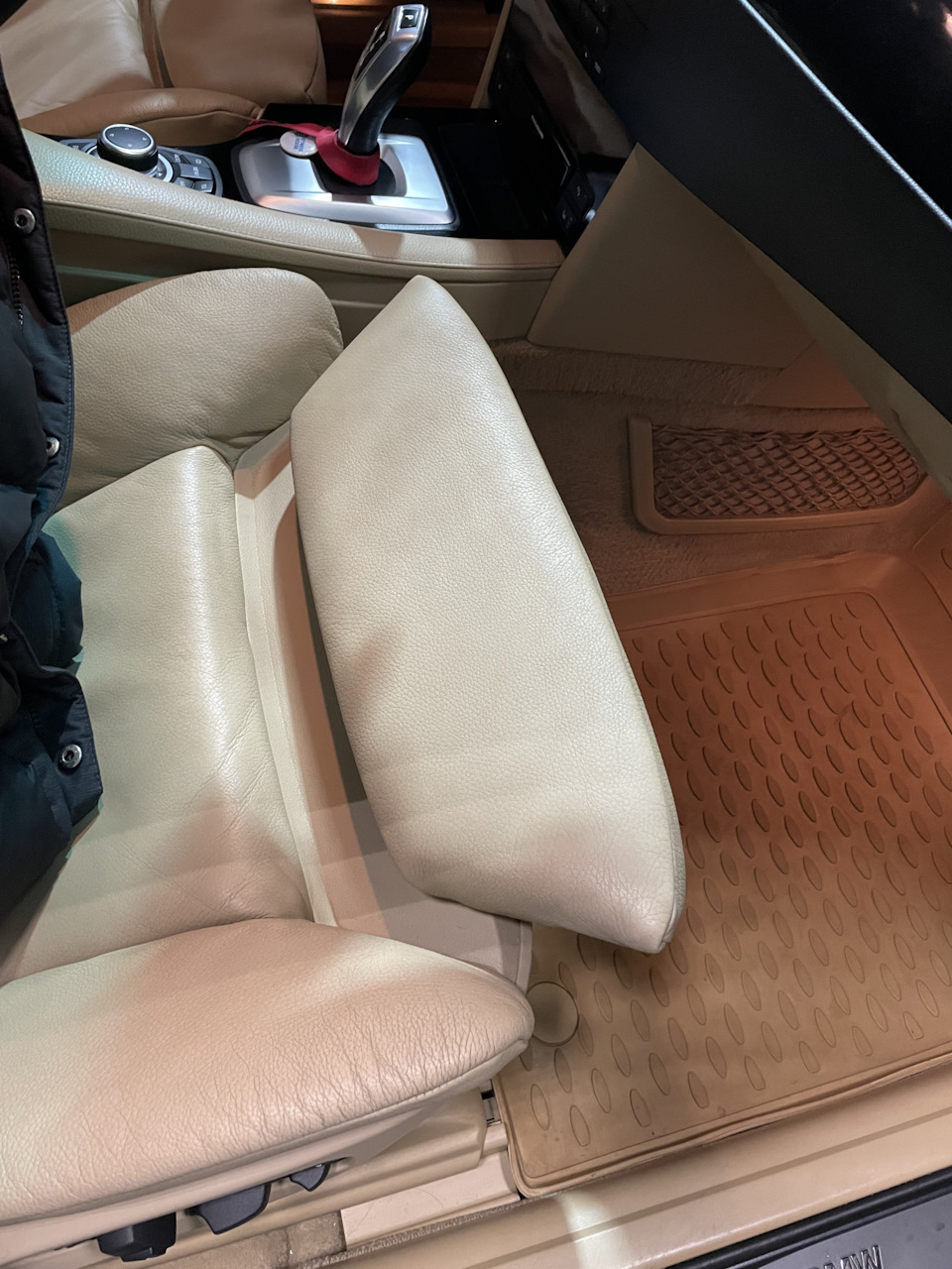 Замена шестеренки подколенной опоры сиденья. — BMW 5 series (E60), 3 л ...