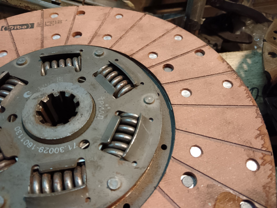 Дерьмовые запчасти или как умерло сцепление от газона на Волге за год ...