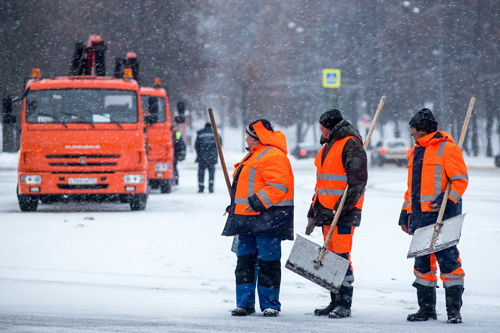 дворники в москве