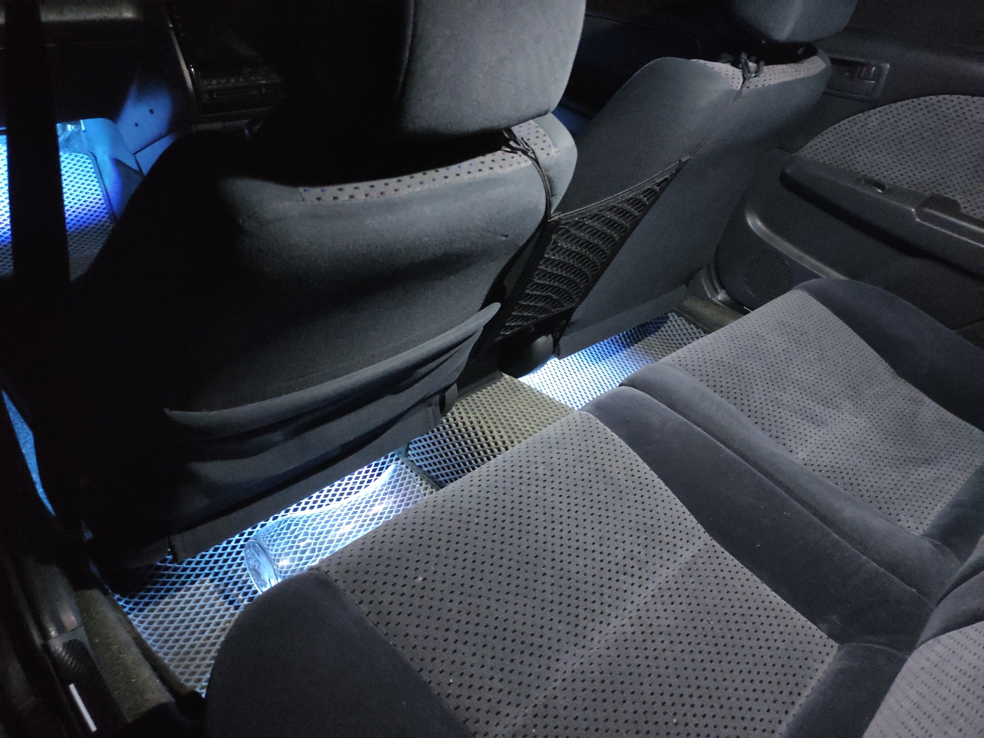 Подсветка ног и подсветка замка зажигания. — Toyota Caldina (190), 2 л ...