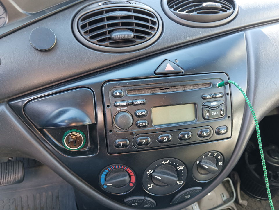 Аукс в американскую магнитолу CD4600 — Ford Focus Hatchback I, 2 л ...
