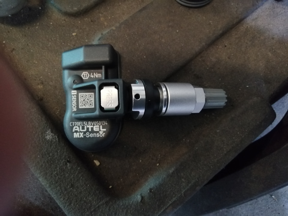 Активатор датчиков tpms. Установка датчиков давления в шинах volvo v40.