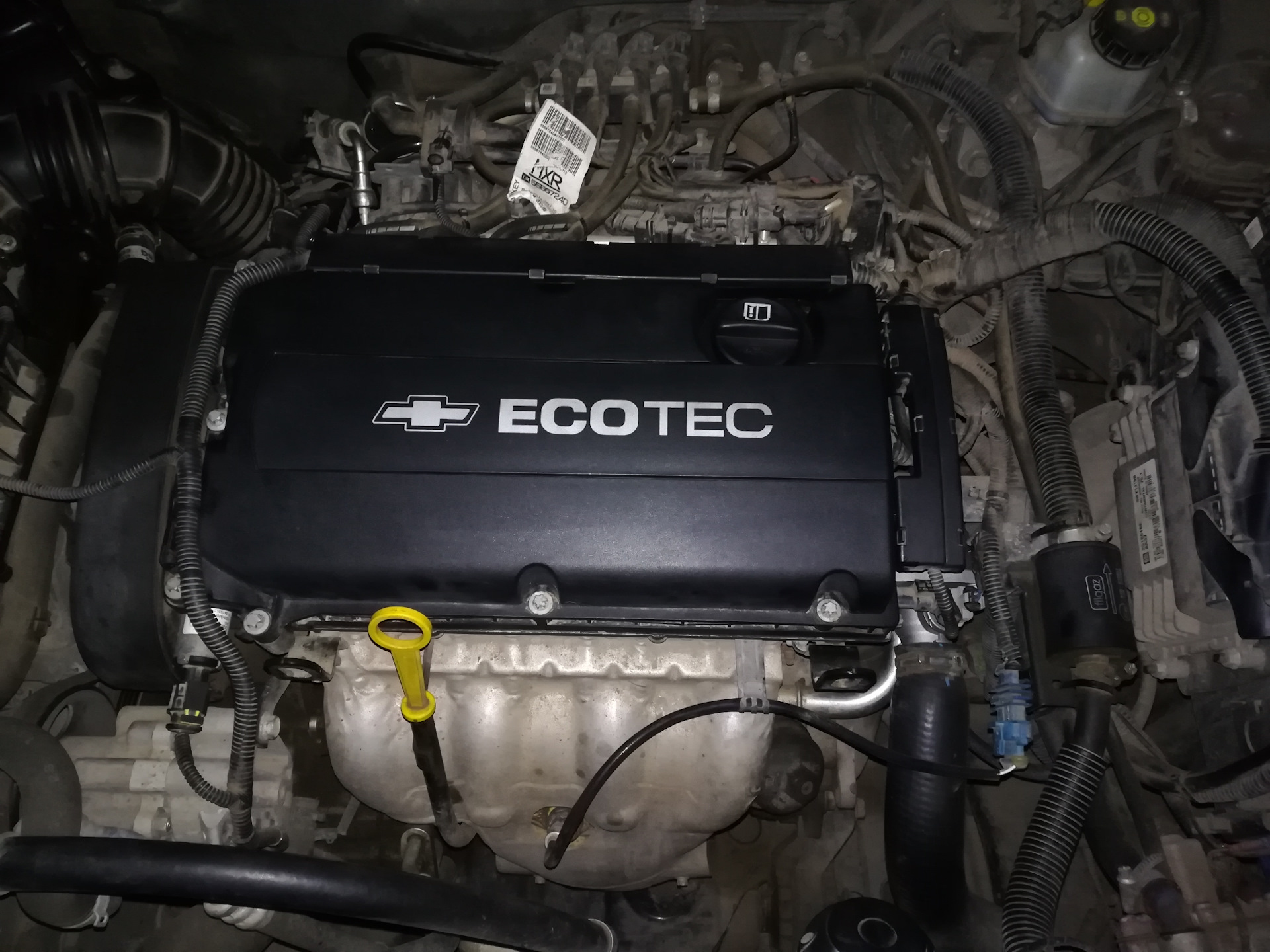Ремонт двигателя круз. Двигатель ECOTEC 1.8 Chevrolet Cruze. Крышка двигателя Шевроле Круз 1.8. Крышка ECOTEC Cruze 1.8. Крышки на двигатель Шевроле Круз 2012.