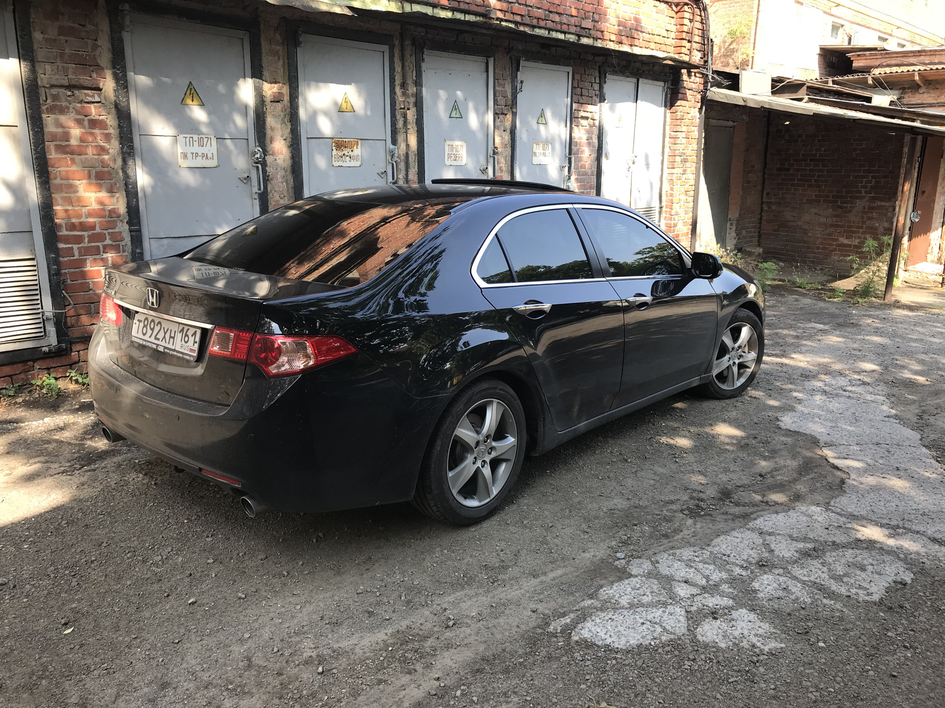 Аккорд черный. Honda Accord 8 черный. Honda Accord 8 бункер. Хонда Аккорд 8 черная. Honda Accord 2008 черный бункер.