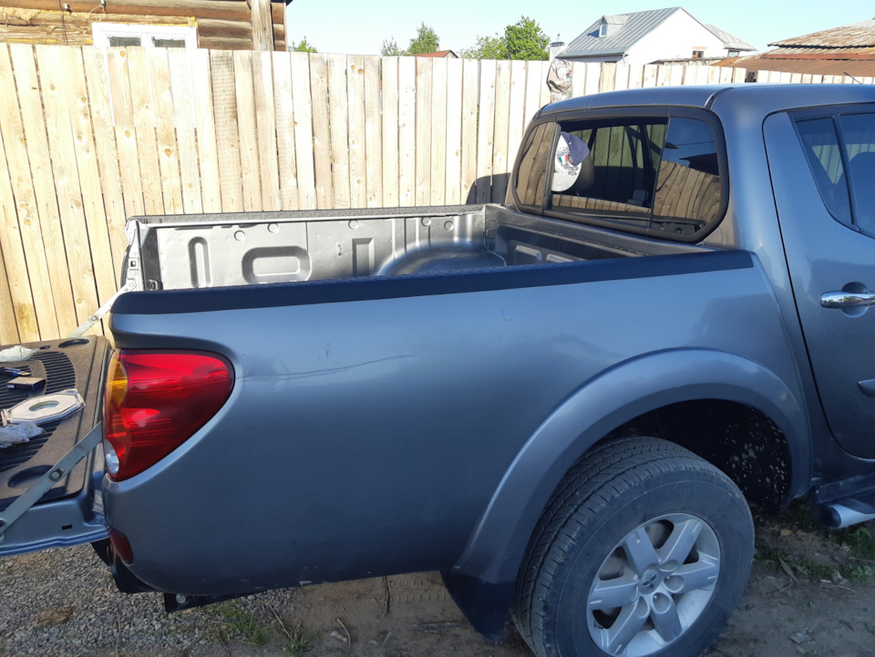 Накладки на борта часть 2. Установка. — Mitsubishi L200 (4G), 2,5 л ...
