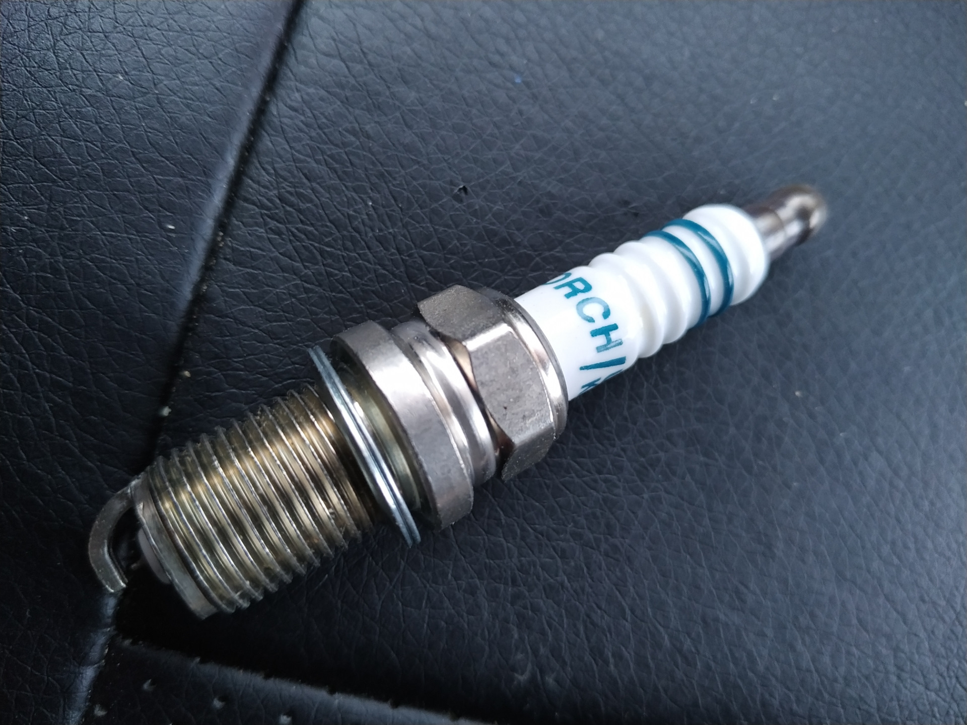 Свечи 406 мотор бриск. Свечи газель 402 двигатель артикул. Свечи зажигания газель 405 двигатель. Свечи зажигания змз 405 евро 2 под газ. Свеча зажигания на газель 406 двигатель.