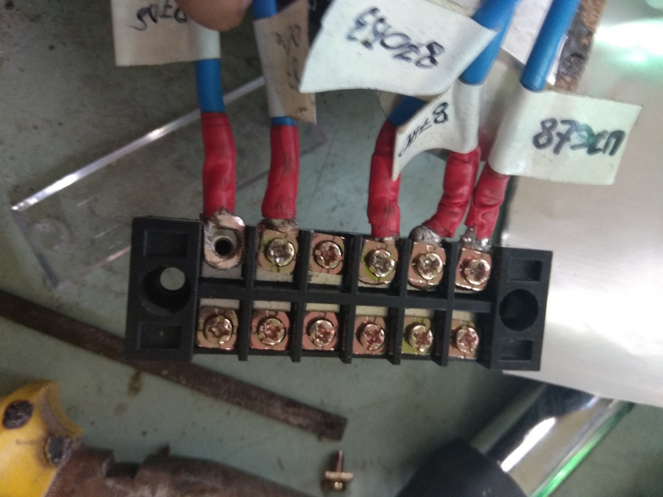 Электрооборудование. Эпизод 3. Блок реле и предохранителей и освещение ...