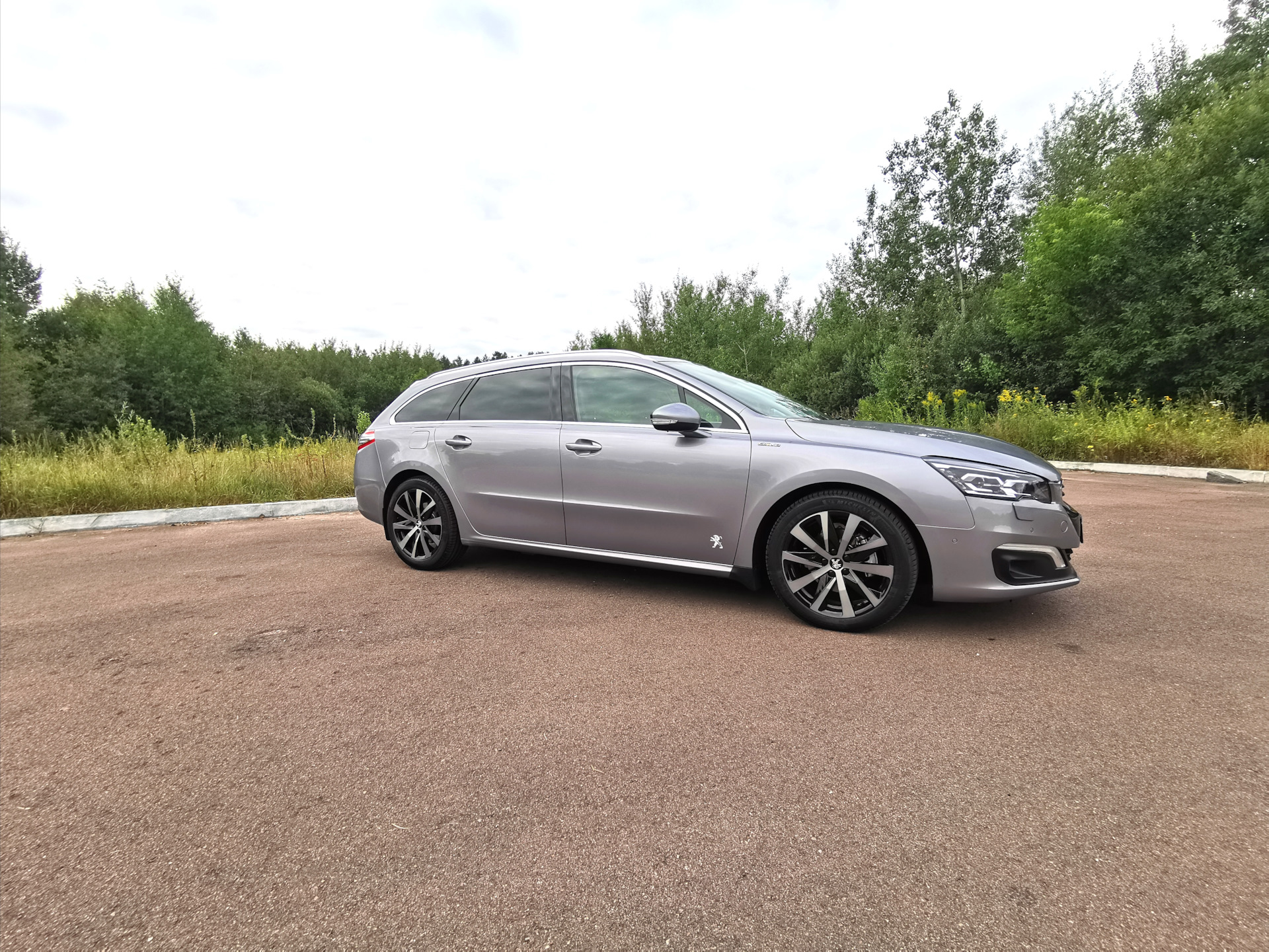 Peugeot 508 sw gt. Пежо 508 на 18 дисках. Peugeot 508 2012 r17. Диски пежо 508. Peugeot 508 диски.