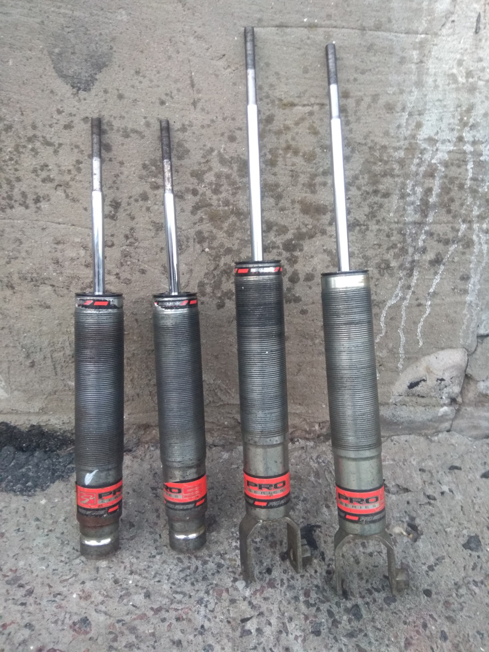 Заправленные амортизатор — Honda Civic Hatchback (5G)