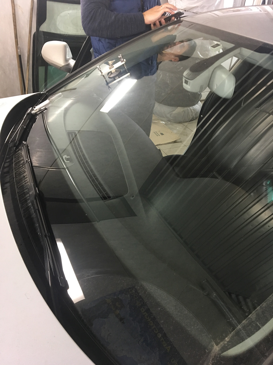 3. Ремонт скола на лобовом стекле, доставшегося в наследство от ...