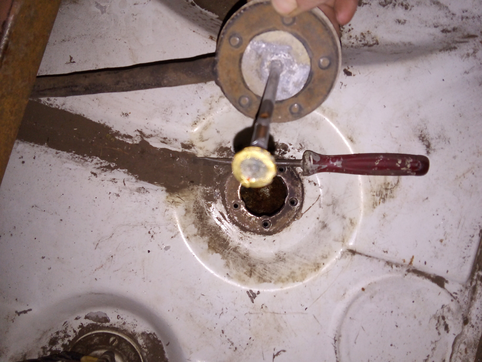 ЧТО ТО БРОСИЛИ ИЛИ НАСЫПАЛИ В БЕНЗОБАК — ИЖ 2715, 1,5 л, 2004 года ...