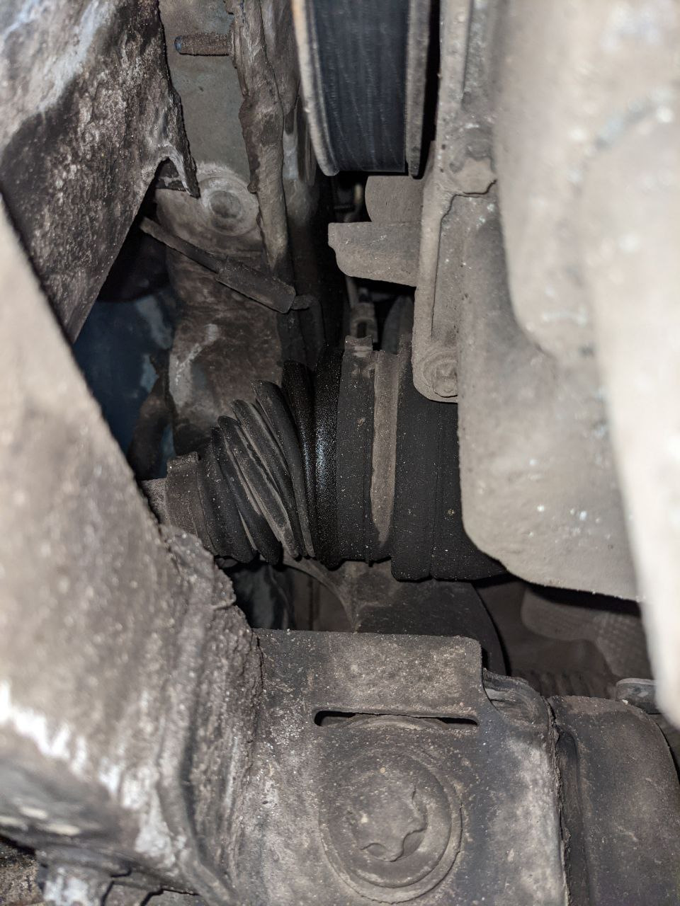 [Решено (не подтвердилось)] Масло на пыльнике внутреннего ШРУСа ...