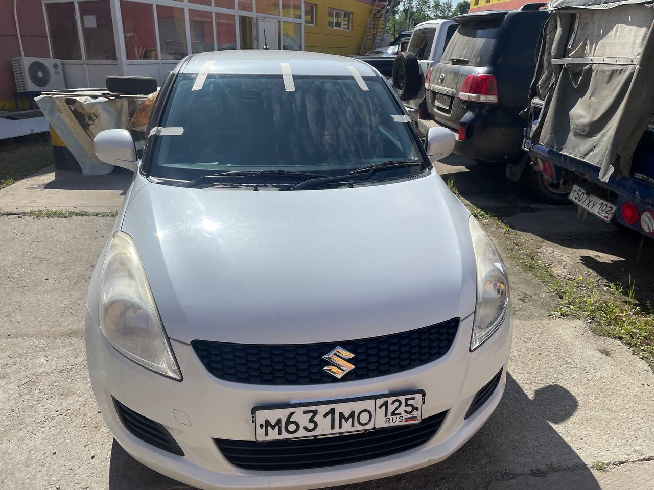 Стекло зел. Сузуки свифт 3. 5579644 лобовое стекло. Стекло сузуки свифт. Suzuki swift rs416.