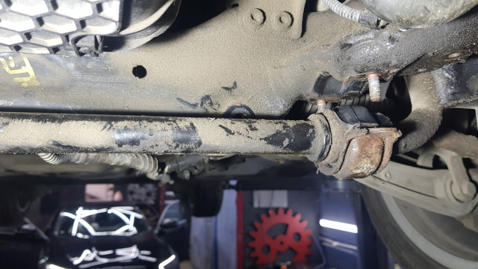 Свежие втулки Febest AD-SB8K5F — Audi A6 (C7). Запчасти на фото: ADSB8K5F