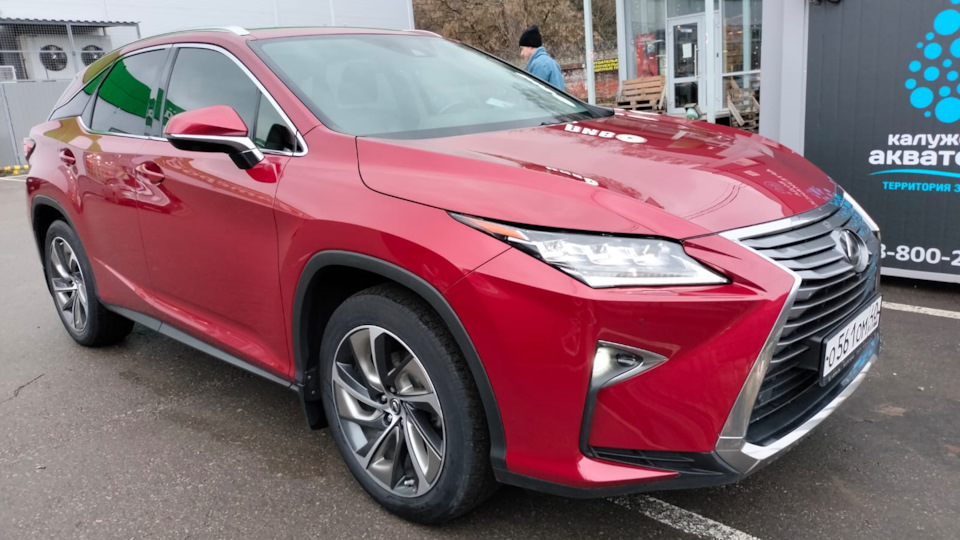 Lexus RX Red line