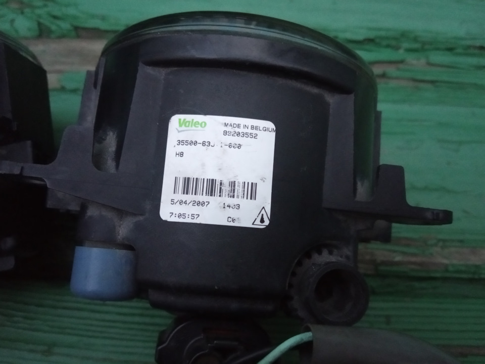 Вторая ПТФ. Как видим, они идентичны. — Mazda AZ-Wagon