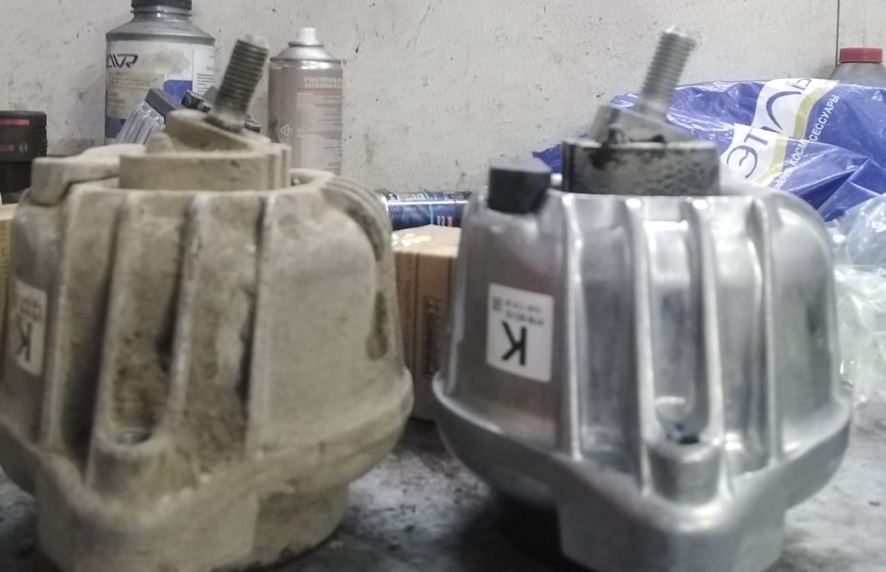 Замена опор двигателя — BMW X1 (E84), 1,8 л, 2013 года | визит на ...