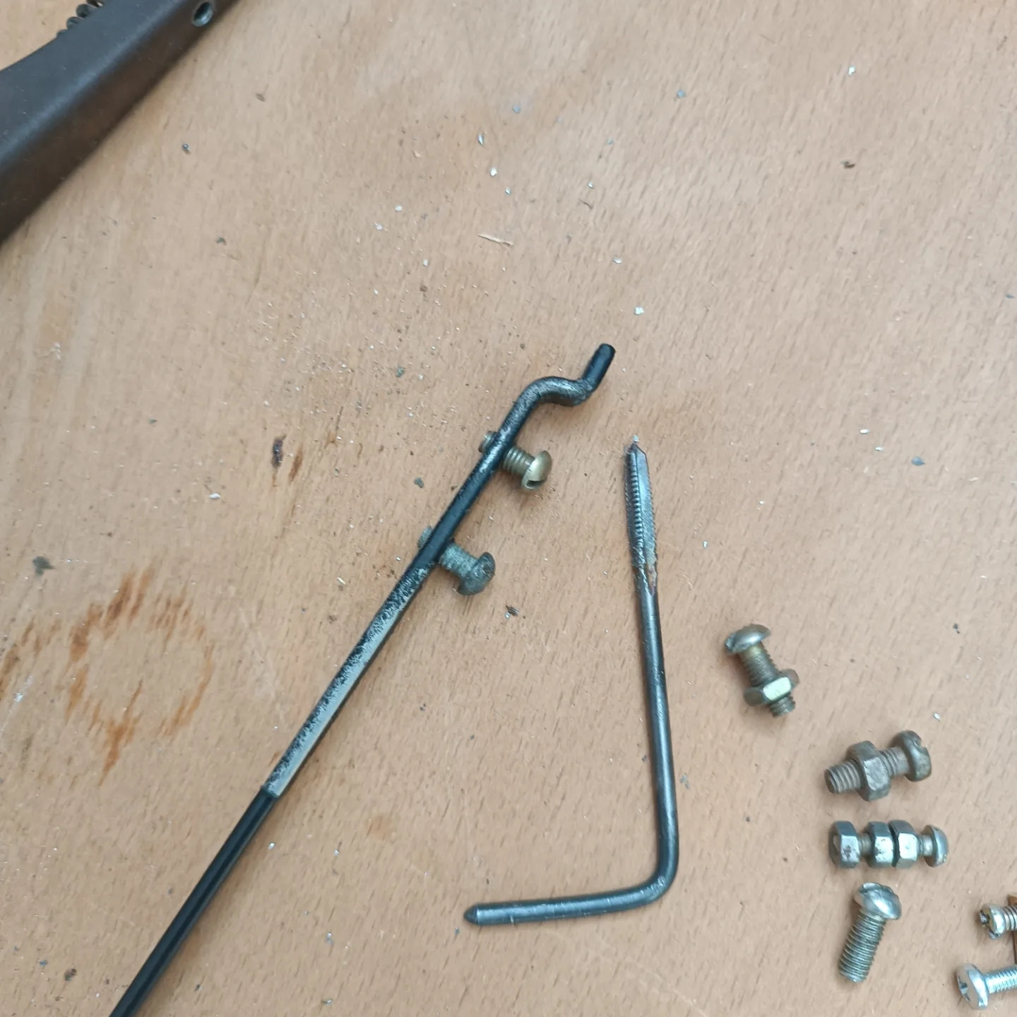 Перенос оси дворников справа налево — Suzuki Samurai, 1,6 л, 1985 года ...