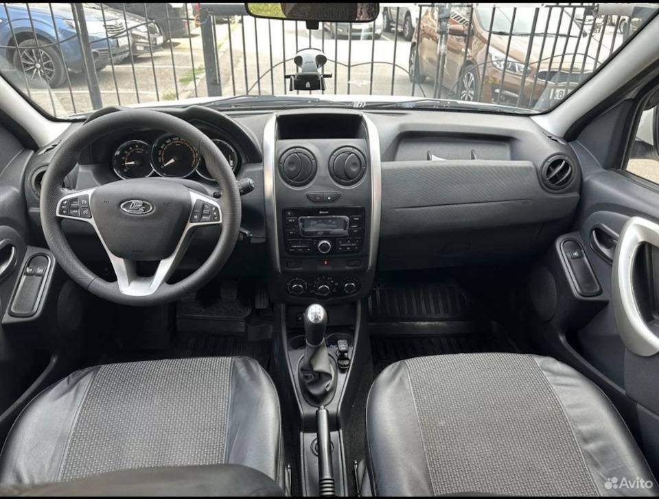 Покраска элементов салона и установка штатной магнитолы MediaNav — Lada ...