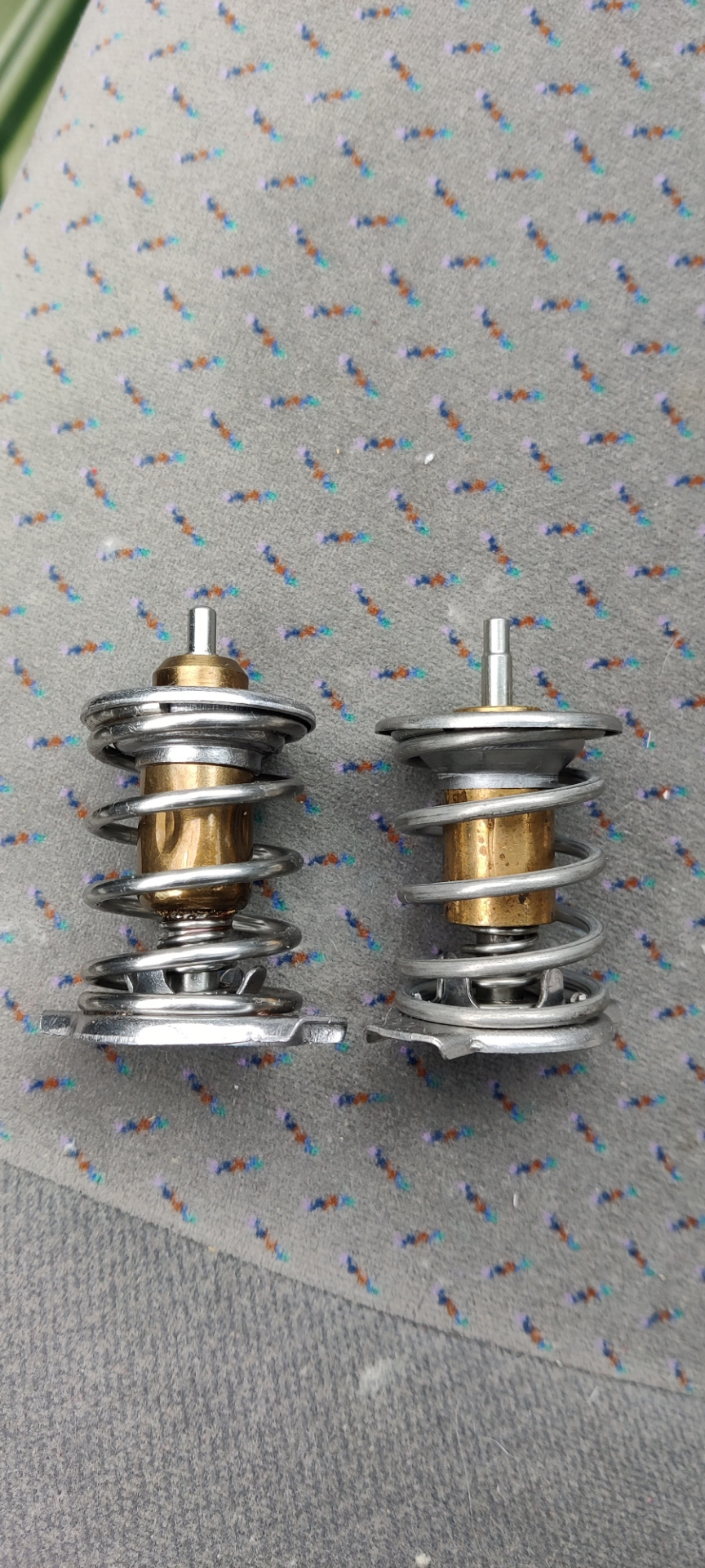 Замена термоэлемента — Lada Калина универсал, 1,6 л, 2008 года ...