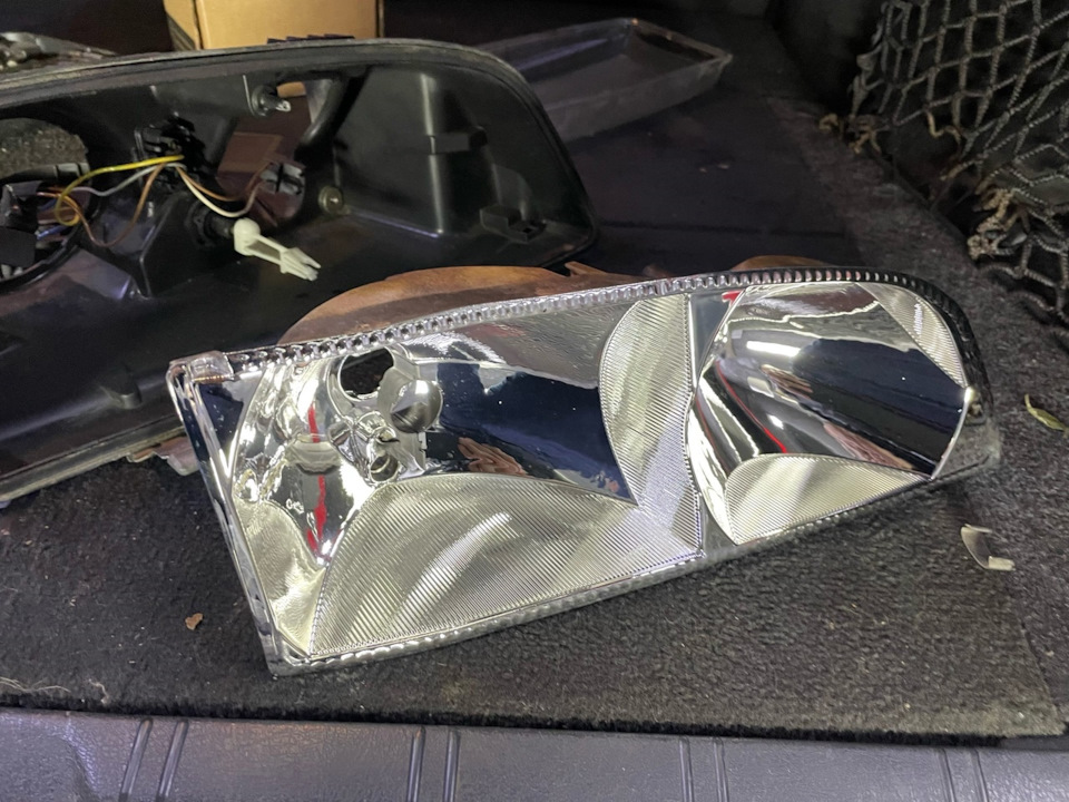 Восстановление отражателя фары — Volvo V70 I, 2,4 л., 2000 года ...