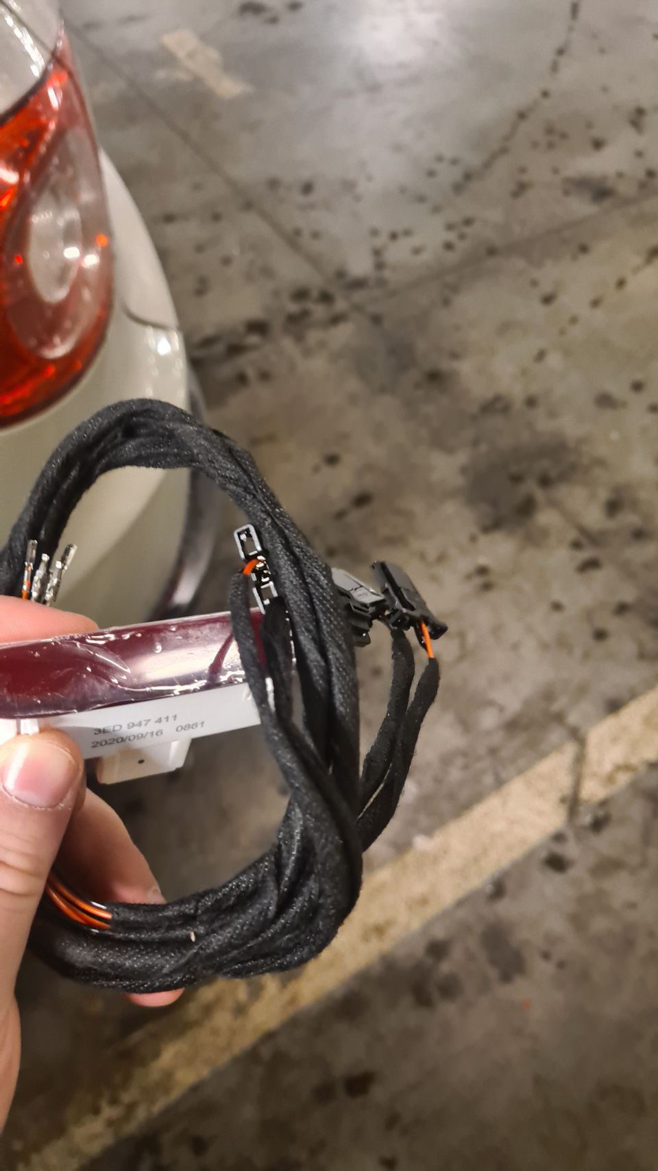 В комплекте была проводка уже обмотана — Volkswagen Tiguan (1G)