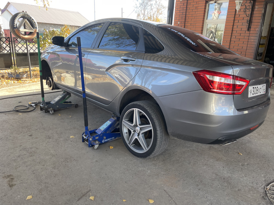 Летняя резина 225/40 р18 — Lada Vesta (1G), 1,6 л, 2018 года | шины ...