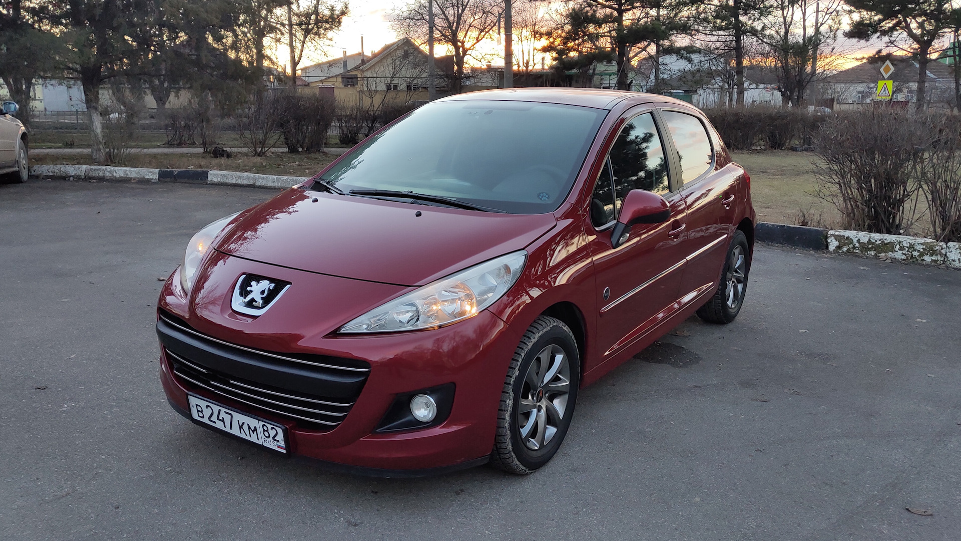 Пежо 207 1.6 автомат. Пежо 308 красная. Peugeot 308 красный. Пежо 207 2010 года. Peugeot 207 i Рестайлинг.