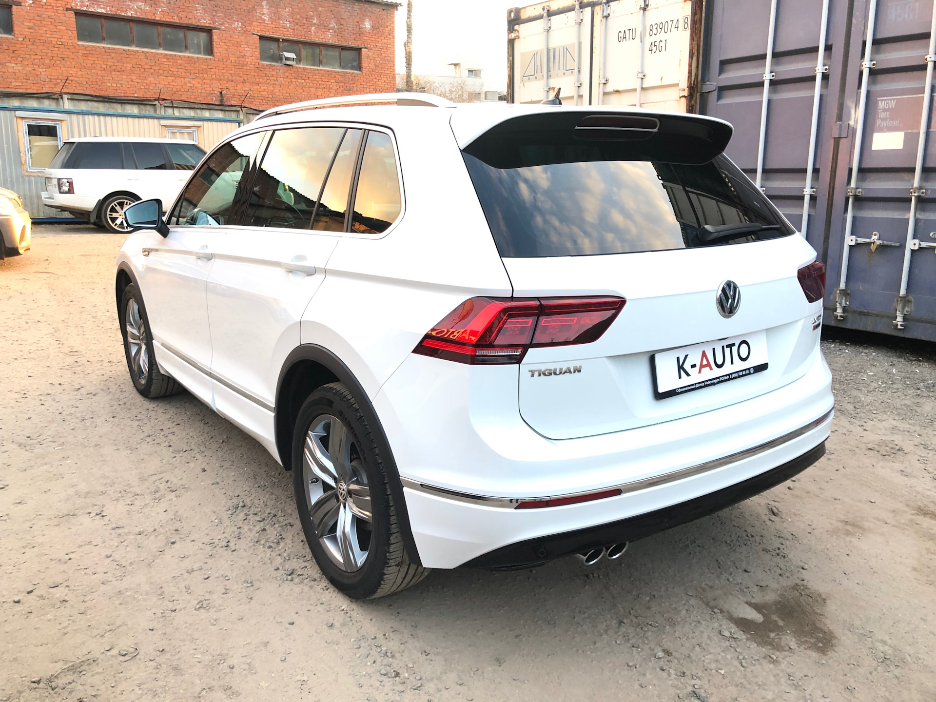 Установка тигуан. Обвес Volkswagen Tiguan r-line. Обвес r line Tiguan 2021. Обвес r line Tiguan 2019. Обвес r line Tiguan 2012.