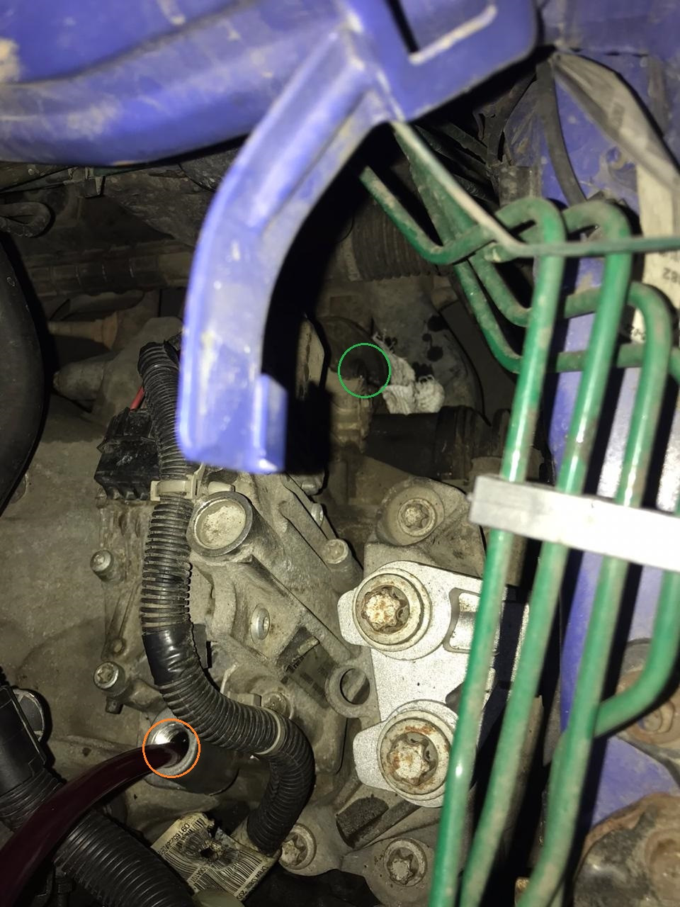 Замена масла в коробке F13 Easytronic Corsa C через контрольную пробку ...