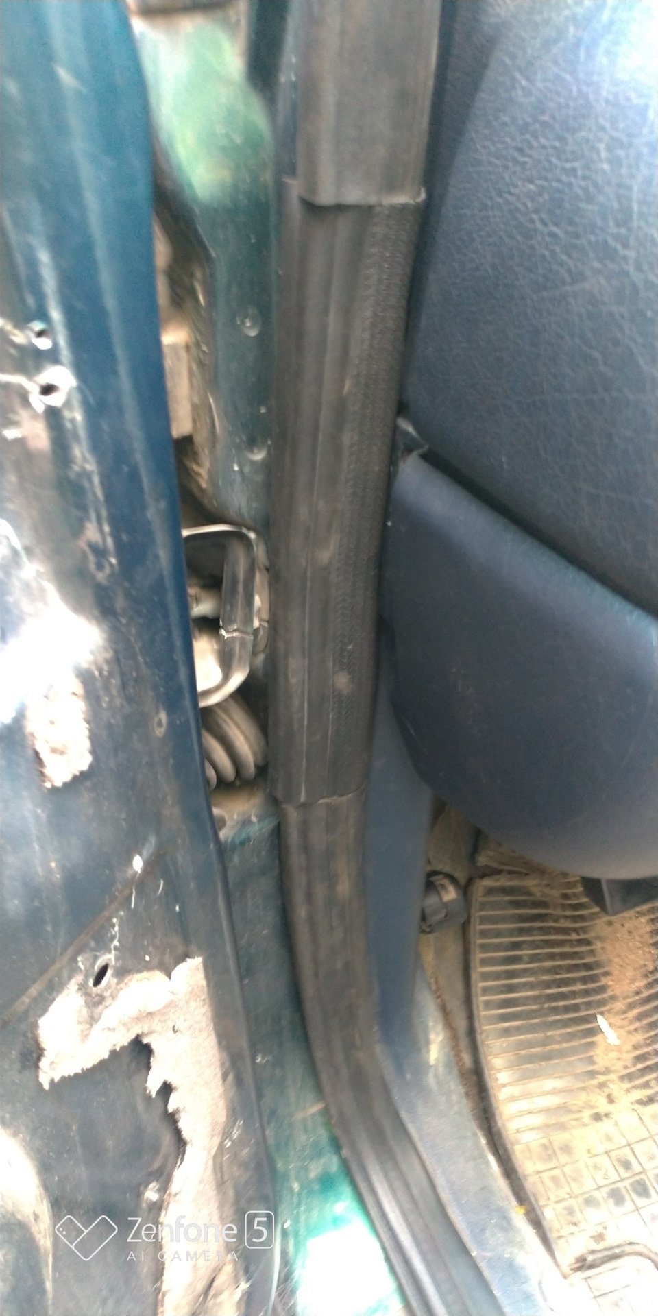 Замена уплотнителя водительской двери — Volkswagen Sharan (1G), 2 л ...