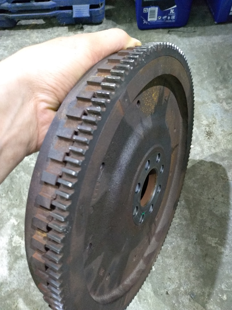 Маховик хендай солярис. M30b25 маховик. Направляющие в маховик а-01. Двигатель жизель 5д20к-300. Маховик опель вектра а 2.