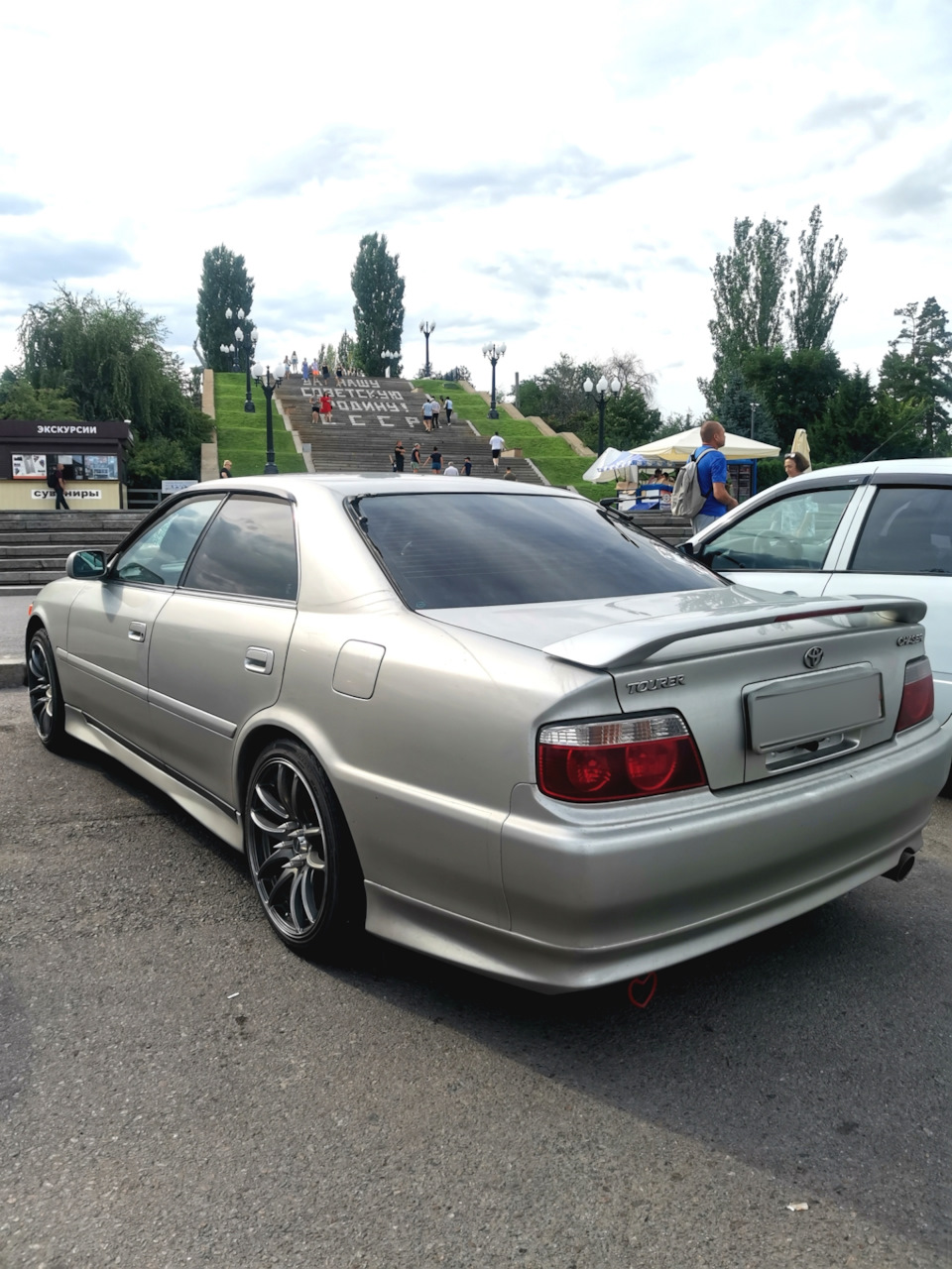 У подножия Мамаева кургана — Toyota Chaser (100)