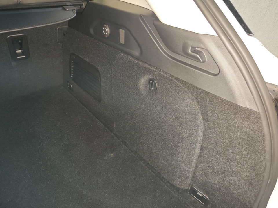 крышка отсека с насосом — Voyah Free