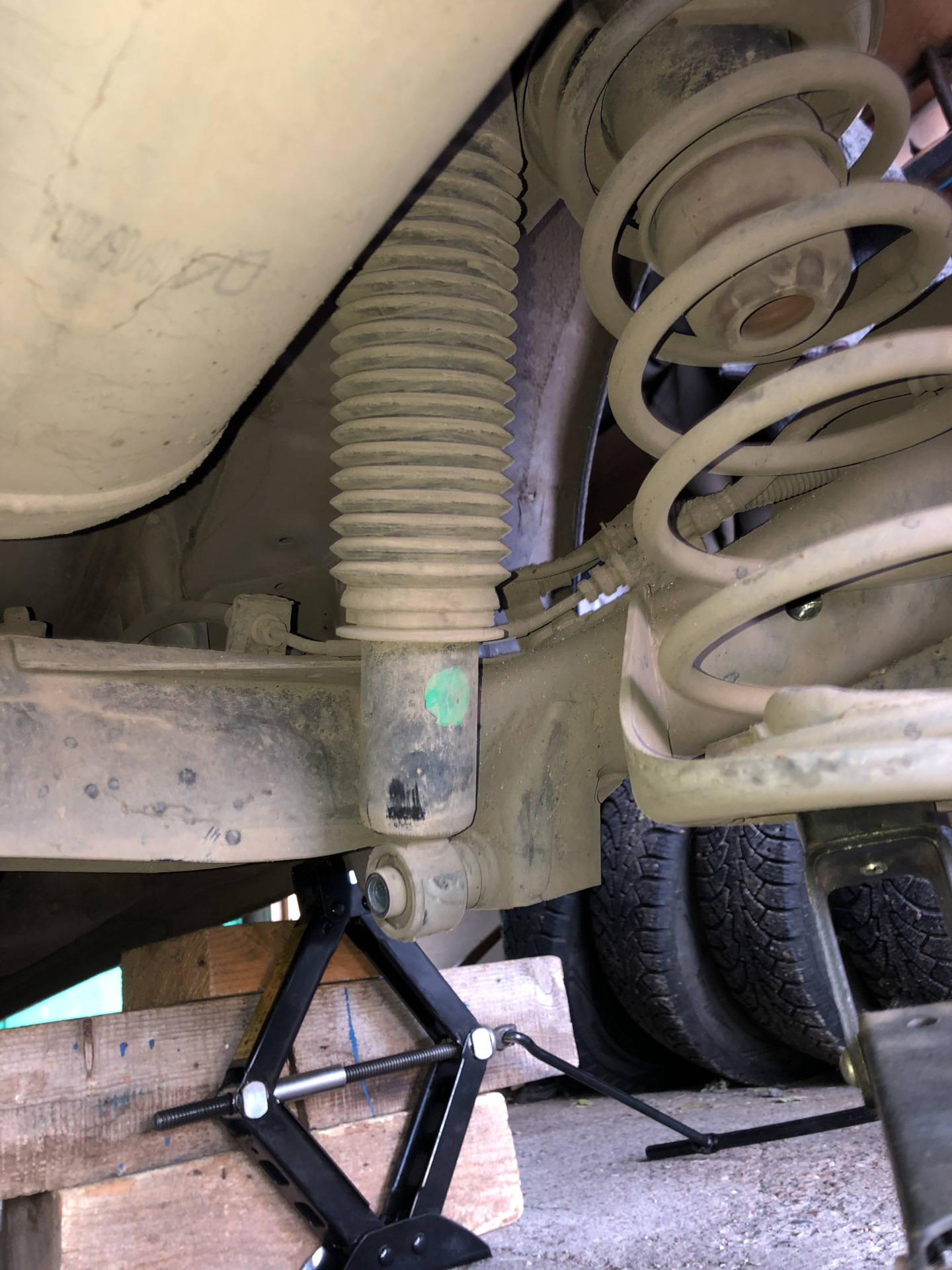 Замена амортизаторов задних CTR GY1371G — Hyundai Solaris (1G), 1,4 л ...