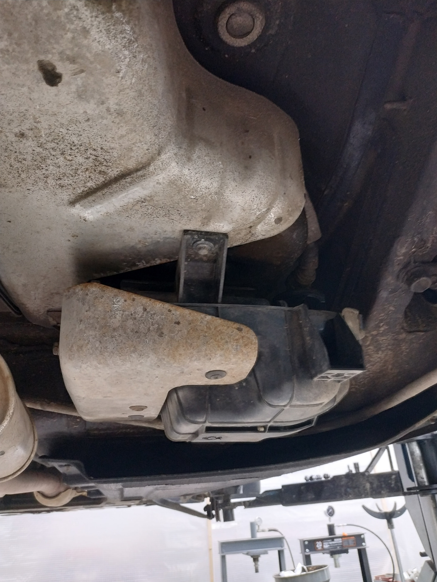 Фильтры абсорбера и бензонасоса. — KIA Seltos, 2 л, 2020 года ...