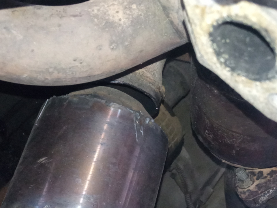 Лопнул выпускной коллектор — Volkswagen Passat B6, 2 л, 2007 года ...