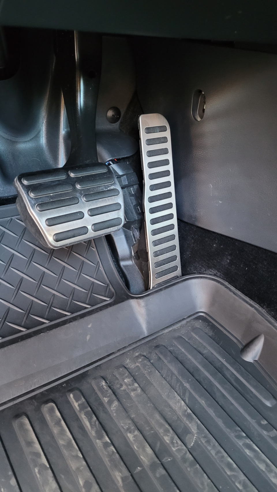 Замена педалей газа и тормоза — Volkswagen Passat B7, 1,8 л, 2012 года ...