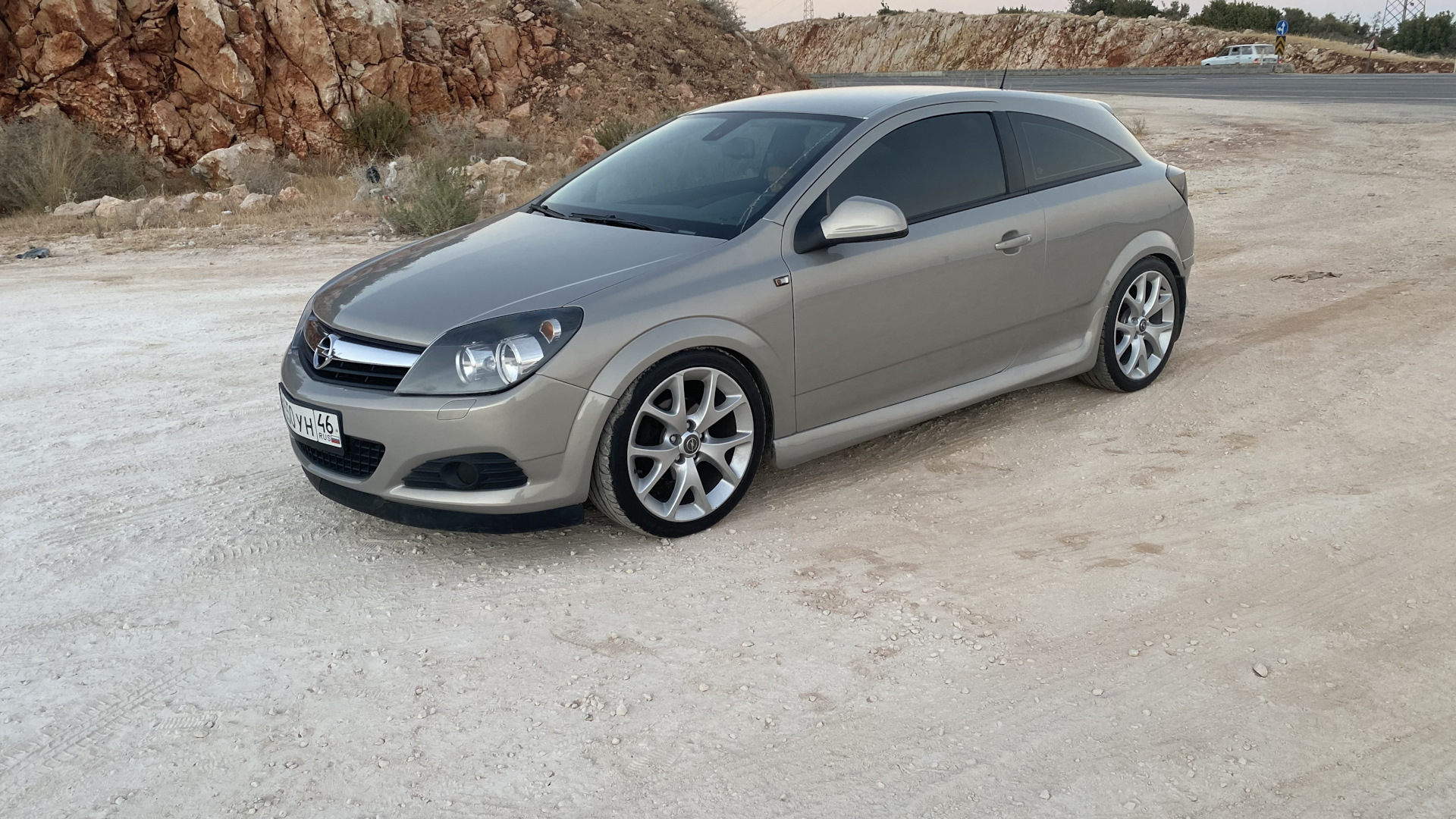 Opel Astra H GTC 1.6 бензиновый 2010 | 1.6 MT на DRIVE2