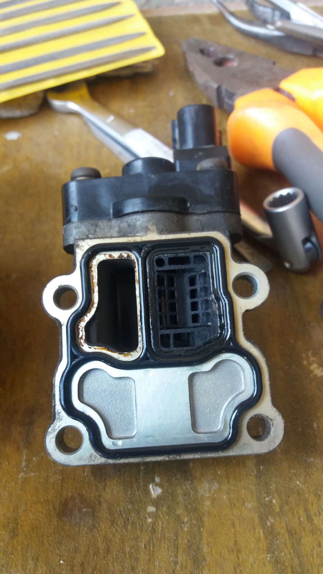 Чистим дроссельную заслонку и регулятор холостого хода RAV4 1AZ-FE ...