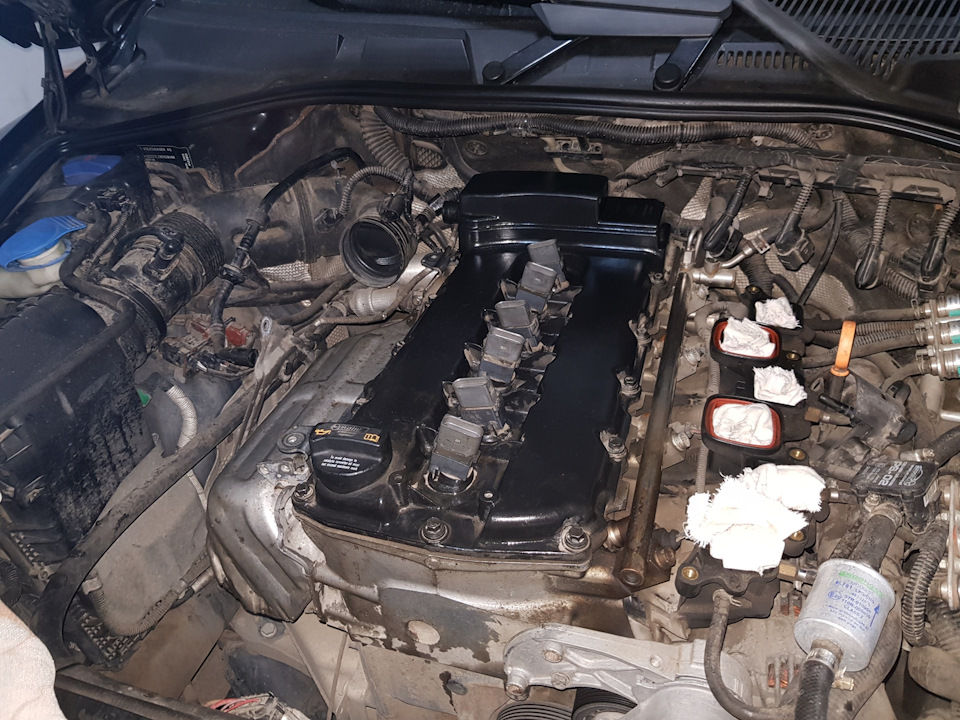 Как снять форсунки туарег Touareg GP 3.6 fsi снимаем впуск - Volkswagen Touareg (1G), 3,6 л, 2008 года сво